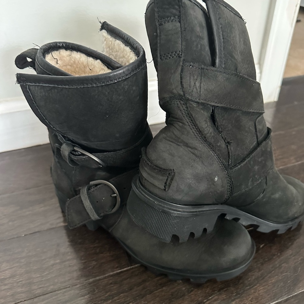SOREL Black Buckle WARM Ankle Boots - Picture 7 of 9